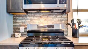 House (2 Bedrooms) | Private kitchen | Microwave, oven, stovetop, dishwasher