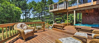 South Beach Home w/ Hot Tub, Deck - Walk to Ocean!