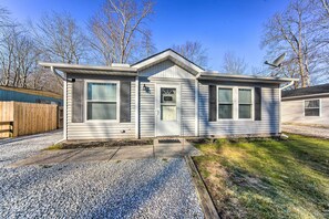 Interior - Geneva Home With Private Yard - Walk to Lake Erie! (Geneva)
