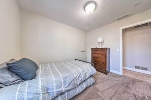 House (3 Bedrooms) | Interior - Geneva Home With Private Yard - Walk to Lake Erie! (Geneva)