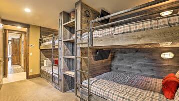 Vila (Multiple Bedrooms) | Interior