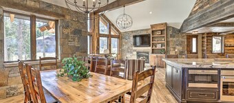 Walk to Lift: Luxe Villa w/ Hot Tub in Copper Mtn