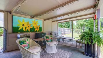 House (2 Bedrooms) | Interior