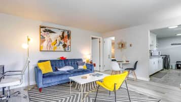 Apartment (2 Bedrooms) | Front of property