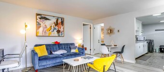 Seattle Garden Retreat: Walk to Water & Shops!