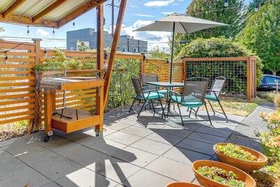 Seattle Garden Retreat: Walk to Water & Shops!