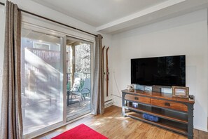 Apartment (2 Bedrooms) | Interior - 1 Mi to Ski Lifts & Main St: Breck Retreat (Breckenridge)