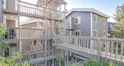 1 Mi to Ski Lifts & Main St: Breck Retreat