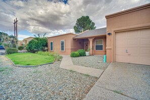 House (3 Bedrooms) | Interior - Convenient Las Cruces Home w/ Patio & Grill! (Las Cruces)