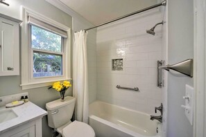 House (3 Bedrooms) | Interior - Charming House w/ Patio, 3 1/2 Mi to Beach! (Mount Pleasant)