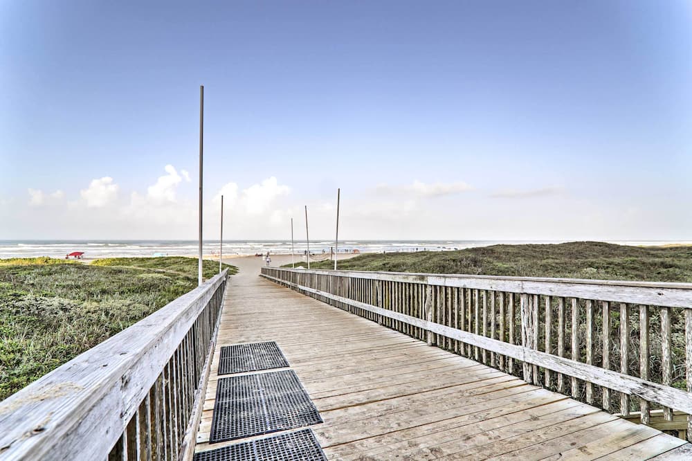 Steps to Beach: Beach Haven w/ Shared Amenities - Verdolaga Lake, TX
