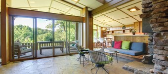 Tranquil Mid-century Modern Cottage w/ Forest View