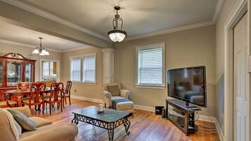 House (5 Bedrooms) | Interior