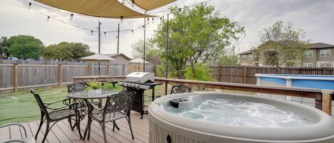 Casa (4 Bedrooms) | Restaurante al aire libre