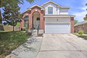 Interior - San Antonio Home w/ Hot Tub - 1 Mi to Seaworld (San Antonio)