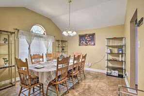 Interior - San Antonio Family Home ~ 16 Mi to Downtown! (San Antonio)