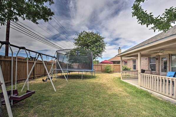 Interior - San Antonio Family Home ~ 16 Mi to Downtown! (San Antonio)