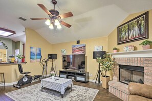 Interior - San Antonio Family Home ~ 16 Mi to Downtown! (San Antonio)