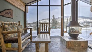 A cozy room with a wooden bench, a table, and a fireplace. - Mtn Views, Ground Floor: Rec Path and Lake Access (Dillon)