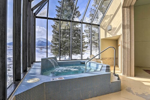 Mtn Views & Hot Tub Access: Lake Dillon Retreat