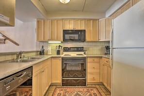 Apartment (2 Bedrooms) | Interior - Mtn Views & Hot Tub Access: Lake Dillon Retreat (Dillon)