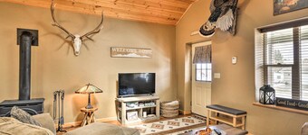 Red Lodge Retreat w/ Hot Tub: 3 Blocks to Downtown