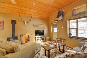 House (2 Bedrooms) | Interior