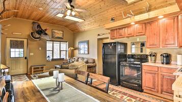 House (2 Bedrooms) | Interior