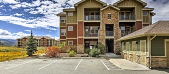 18 Mi to Winter Park: Granby Condo w/ Covered Deck