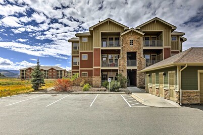 18 Mi to Winter Park: Granby Condo w/ Covered Deck