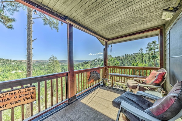 Terrace/patio - Cozy & Modern Ruidoso Cabin w/ Stellar Views! (Ruidoso)