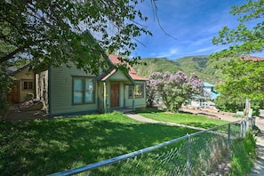 Exterior - 'victory Victorian House' - Walk to Dtwn Glenwood! (Glenwood Springs)