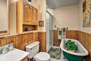 House (3 Bedrooms) | Bathroom | Shower - 'victory Victorian House' - Walk to Dtwn Glenwood! (Glenwood Springs)