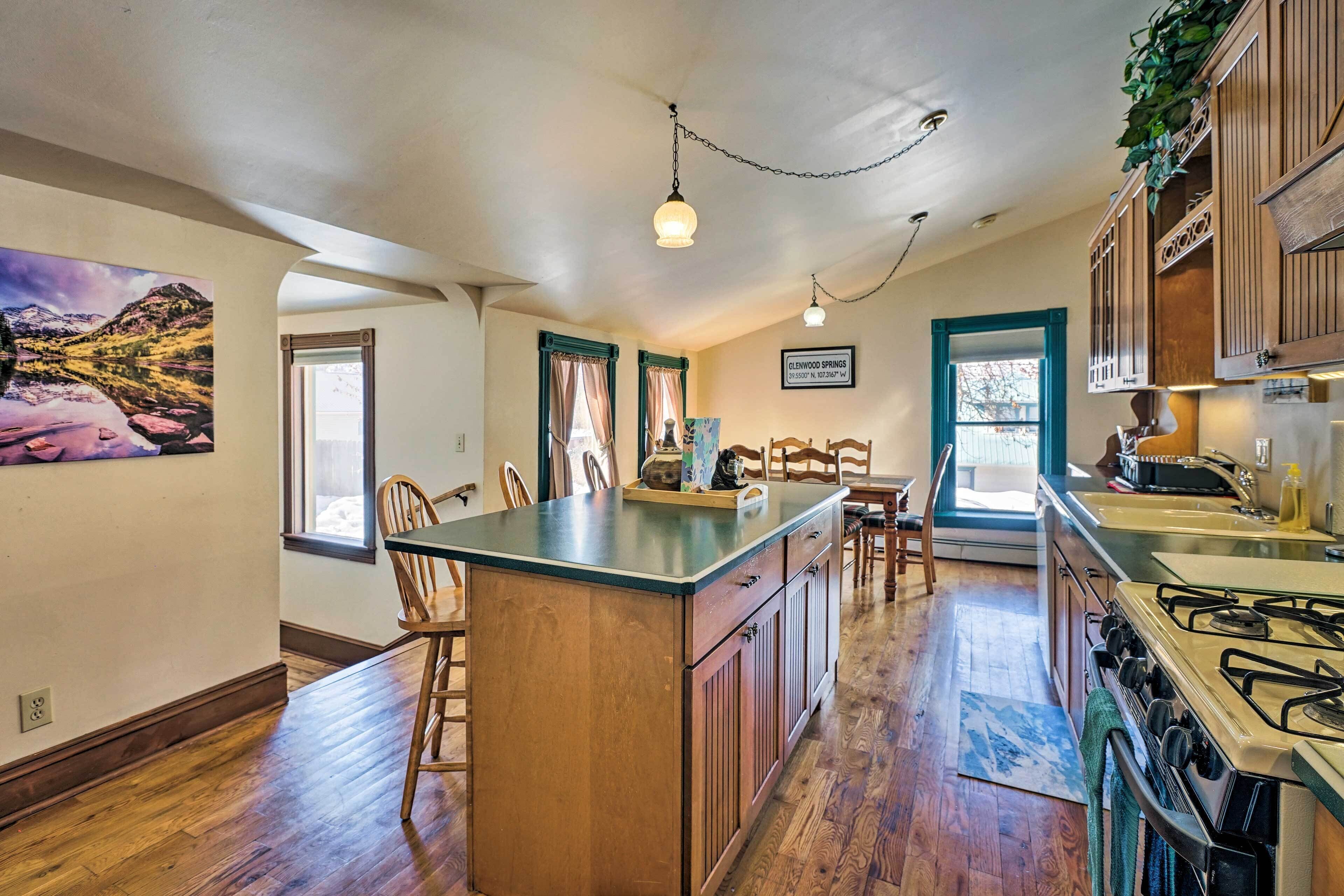 House (3 Bedrooms) | Private kitchen | Microwave, oven, stovetop, dishwasher