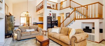 บ้าน Albuquerque พร้อมสนามหญ้าขนาดใหญ่และ Fire Pit!