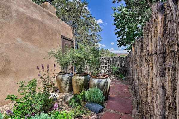 Apartment (2 Bedrooms) | Interior - Modern Bungalow w/ Santa Fe Charm < 2 Mi to Plaza (Santa Fe)