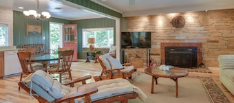 Waterfront Annapolis Cottage: Fire Pit & Pier