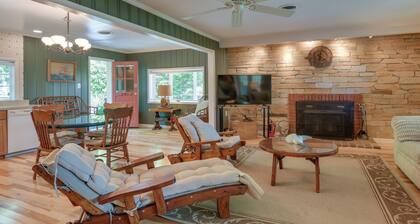 Waterfront Annapolis Cottage: Fire Pit & Pier