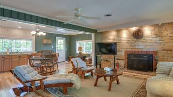 House (3 Bedrooms) | Interior