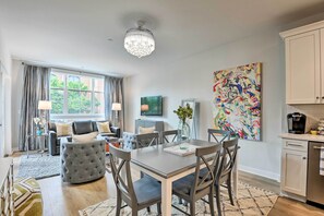 Interior - Chic Condo w/ Balcony in the Heart of Annapolis! (Annapolis)