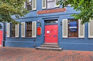 Exterior detail - Chic Condo w/ Balcony in the Heart of Annapolis! (Annapolis)
