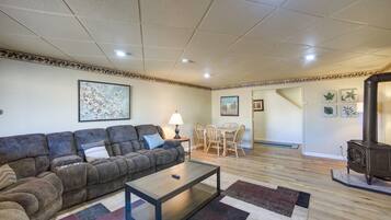 House (4 Bedrooms) | Interior