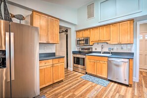 House (3 Bedrooms) | Interior - Beachy Isle of Palms Home: 1 Block to Coast! (Isle of Palms)