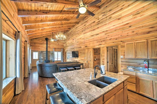 Woodsy Mountain Cabin: 2 Mi to Angel Fire Resort!