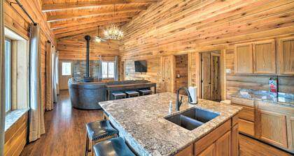 Woodsy Mountain Cabin: 2 Mi to Angel Fire Resort!