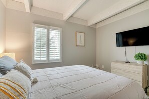 Interior - Walk to Main St! Condo w/ Hot Tub & Pool in Frisco (Frisco)