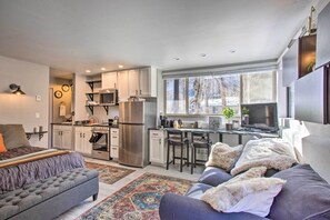 A compact living space with a kitchenette, a sofa, and a television. - Telluride Studio in Downtown - Walk to Gondola! (Telluride)