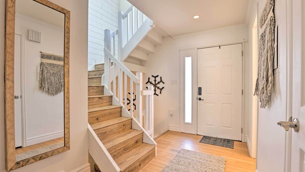 A staircase with wooden steps and white railings leading to a second floor. - Frisco Mountain Hub: Walk to Main Street (Frisco)