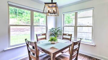 ุงูู
ูุดุฃุฉ ู
ู ุงูุฏุงุฎู