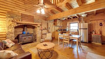 House (2 Bedrooms) | Interior